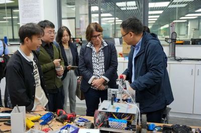 施耐德电气供应链全球高级副总裁Laure一行访问贵州交通职业技术学院 深化校企技术交流合作